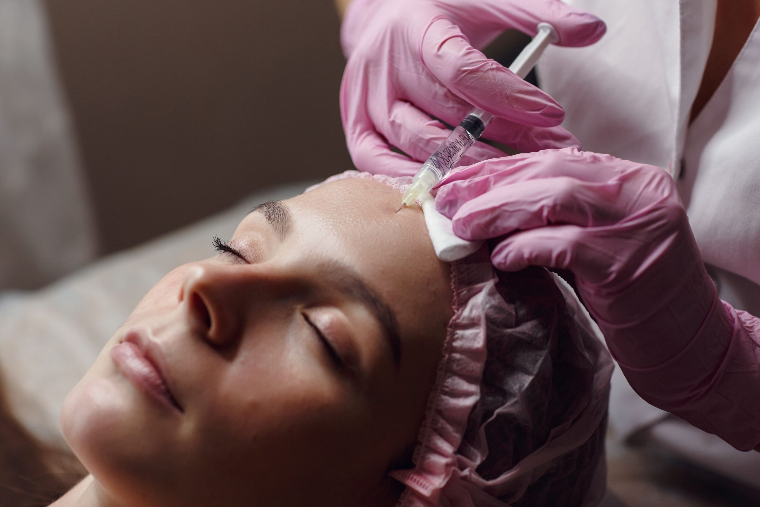 Junge Frau wird gerade behandelt